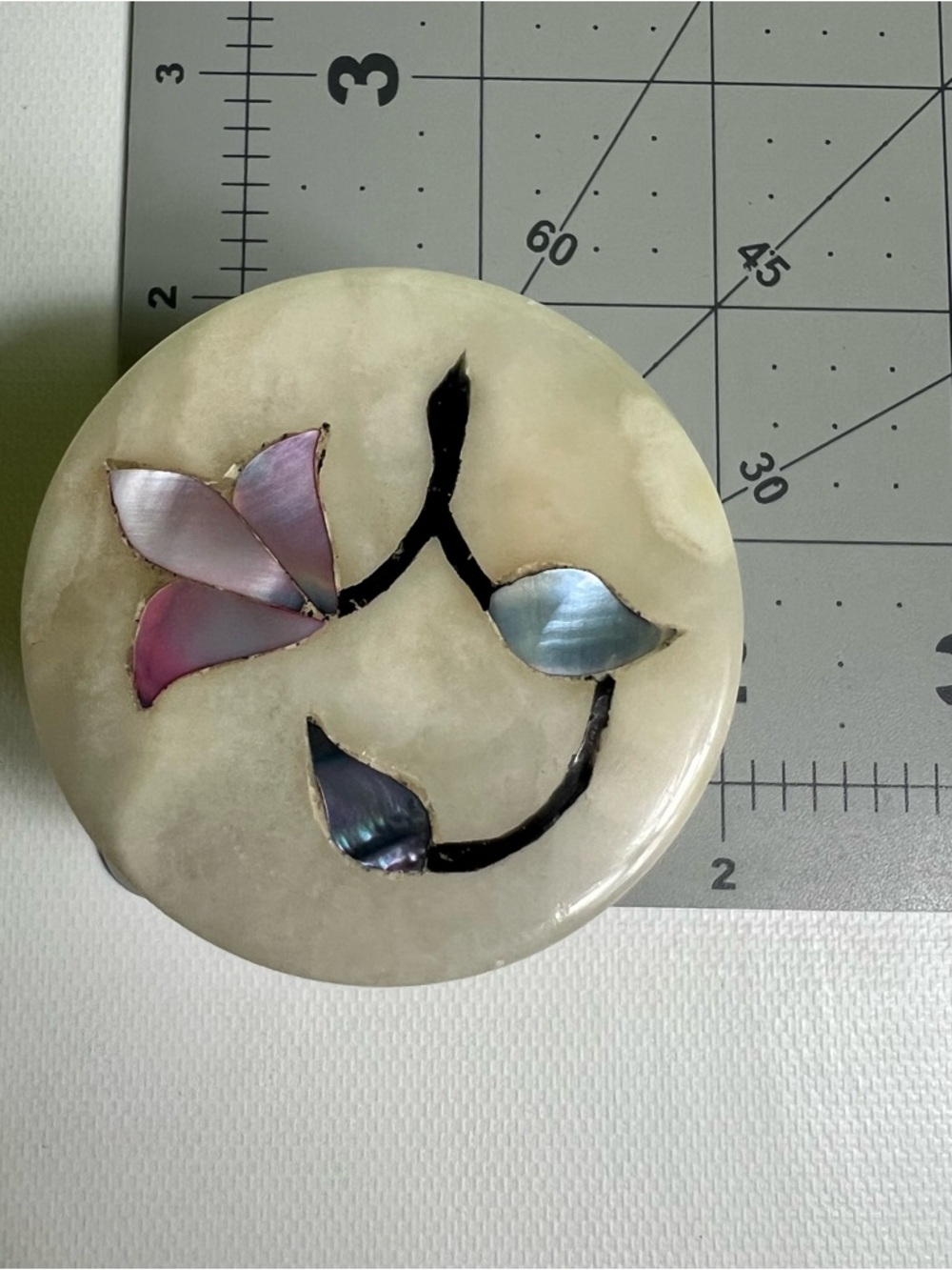 Onyx trinket box round inlaid floral motif - Picture 6 of 7